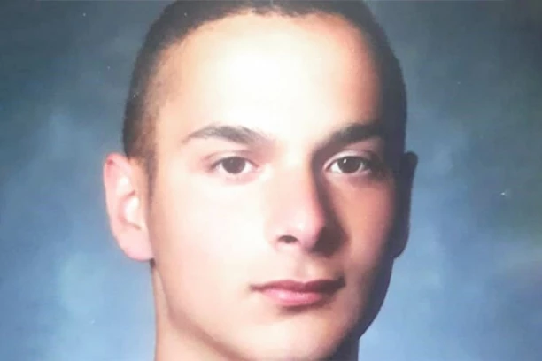 DVOJE TINEJDŽERA IZ NOVOG PAZARA NIGDE NEMA VEĆ OSMI DAN! Očajna majka nestalog Mikice (17) u suzama moli: POMOZITE, TEŠKO JE BOLESTAN, NESTALA MU I DEVOJKA"!