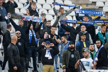 DRŽAVO, REAGUJ! SKANDAL: Navijači Novog Pazara PODRŽAVAJU SRAMOTNU REZOLUCIJU o Srebrenici! Drsko i bezobrazno!