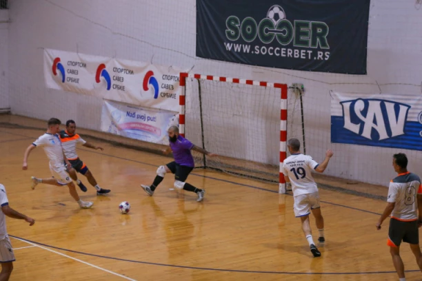 ODIGRANO ČETVRTFINALE TAKMIČENJA U FUTSALU: Vodovod i Čistoća iz prikrajka vrebaju trofej Soccer Zlatne Lige!