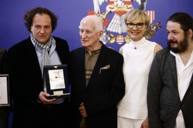 "Dosad nisam dobio ni pohvalu za pismeni rad u školi": Đorđu Matiću dodeljena NAGRADA "Momo Kapor"