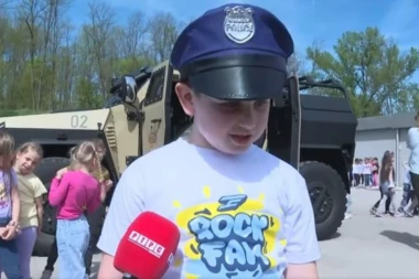 "VOLIŠ LI POLICIJU?" Novinarka u BiH pitala dečaka planira li biti policajac, njegov odgovor je HIT (VIDEO)