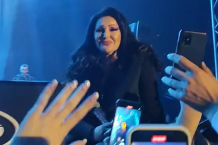 Dragana Mirković plače na koncertu