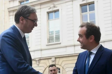 VUČIĆ NAKON SASTANKA SA FRANCUSKIM MINISTROM ODBRANE: U vremenima velikih izazova činimo sve da sačuvamo svoju zemlju i zato nastavljamo ulaganje i snaženje Vojske Srbije (FOTO)