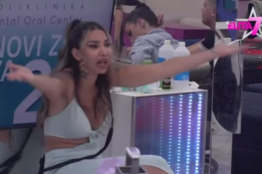 ANELI REŠILA DA ŠUTNE JANJUŠA ZA SVA VREMENA! Urnisala ga za crnim stolom! On skočio, pa poručio samo jedno!