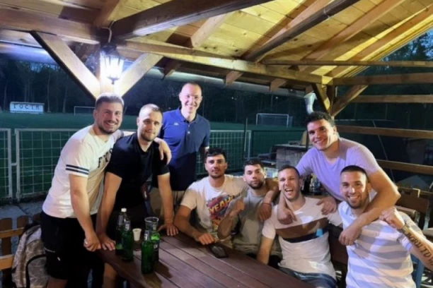 FOTO UBOD: Deo ekipe Komgrapa nakon pobede nad Šušnjarom - treće poluvreme "u režiji" kapitena Mladenovića!