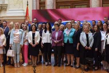 Novoizabrane sudije položile zakletvu u Skupštini Srbije!