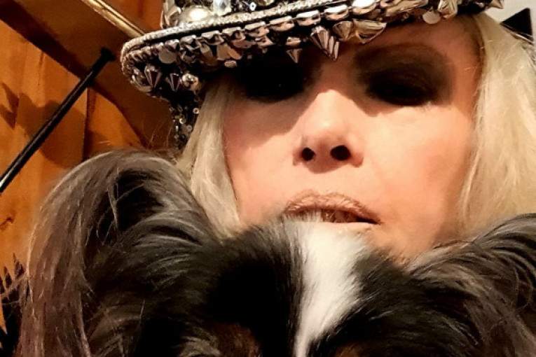 Slađana Milošević sa svojim psom, čivavom Princezom Morgan