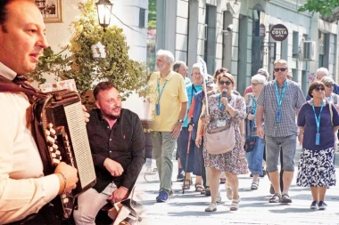 STRANI GOSTI S GUJOM U DŽEPU TROŠE SAMO 70 EVRA NA DAN: Sprski turizam raste uprkos preprekama