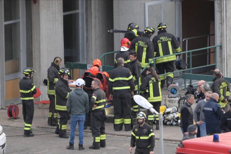 TRAGEDIJA U GRADU: Pet radnika se ugušilo u kanalizaciji tokom radova