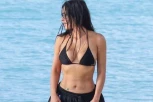 ŠOK KUPAĆI KIM KARDAŠIJAN NAPRAVIO POMETNJU: Pokazala svoje ČUVENE OBLINE, nikada ovako dobro nije izgledala (FOTO)