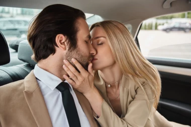 AKO OVO URADI KAD DOĐE KUĆI, TO JE ZNAK ZA UZBUNU: Pouzdani znakovi da vas partner vara