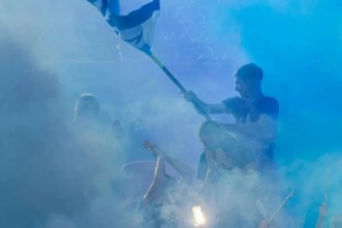 GORELO JE "SUŠIČKO BRDO": Istinski spektakl - južnoamerička atmosfera obeležila veliki derbi! (FOTO GALERIJA)