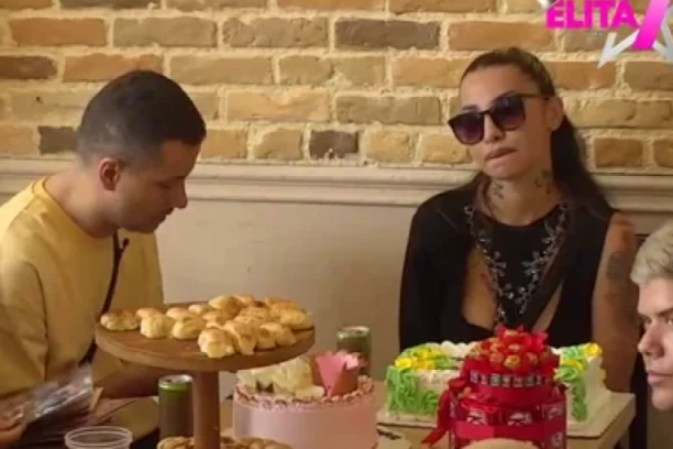 ANELI NEMA OD BOLA NAKON ŠTO JU JE STANIJA JAVNO PONIZILA: Ne može da dođe sebi zbog UNETE ČESTIKE, klonula glavom (FOTO)