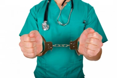 OTKRIVEN SKANDAL POZNATOG ESTETSKOG HIRURGA: Optužen za traženje seksualnih usluga u zamenu za botoks!