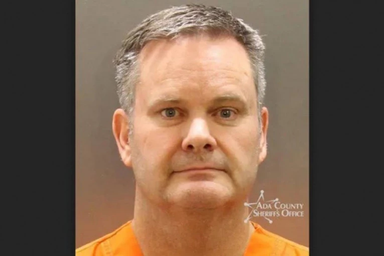 VEROVAO DA SU MU DECA ZLI ZOMBIJI, PA IH RASKOMADAO I ZAPALIO! Stravično ubistvo - ugušio i ženu, a sve zbog OVOGA!