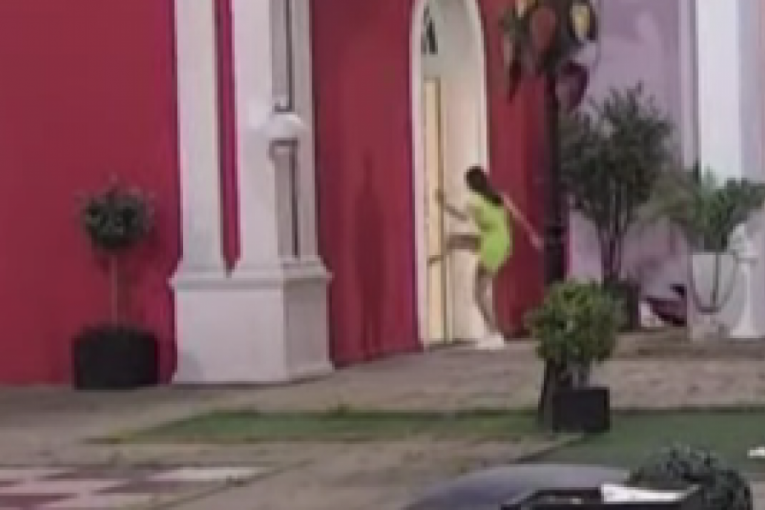 Teodora Delić razvaljuje vrata Zadruga Elita 7