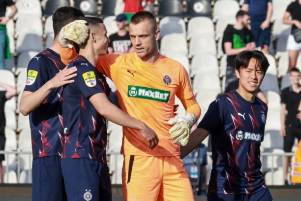 GROBARI BESNI ZBOG PIKSIJEVOG SPISKA: "Dabogda nam Englezi strpali 10 KOMADA!" OGLASIO SE I JOVANOVIĆ!