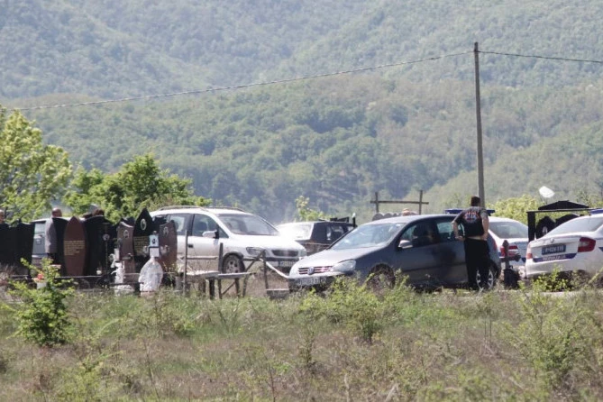 OVE FOTOGRAFIJE SU JEZIV DOKAZ! Meštani sela Zlot ispunili ZAVET koji su dali nakon saznanja da je MALA DANKA UBIJENA! (FOTO)