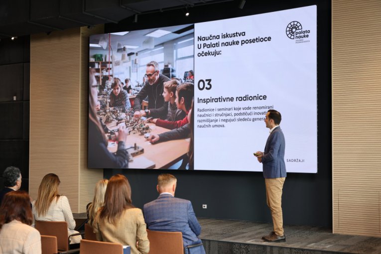 Eksponenti u Palati nauke