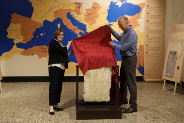 ISTORIJA CARSTVA KROZ ŽIVOT MARKA ULPIJA! Jedinstvena ploča iz rimskog perioda u Narodnom muzeju!