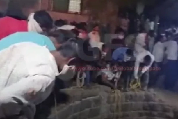 CELA PORODICA NASTRADALA DOK JE SPASAVALA MAČKU! Poskakali u bunar, skončali na jeziv način! PRE SMRTI URLALI, TRAŽILI POMOĆ, GUŠILI SE, ALI IM NIJE BILO SPASAI! (VIDEO)