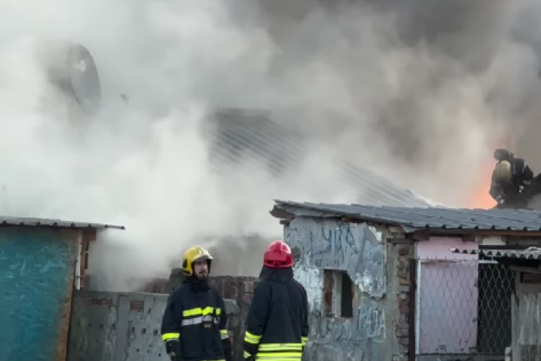 POŽAR BUKNUO RANO UJUTRU! Prve slike buktinje u Novom Sadu! (FOTO, VIDEO)