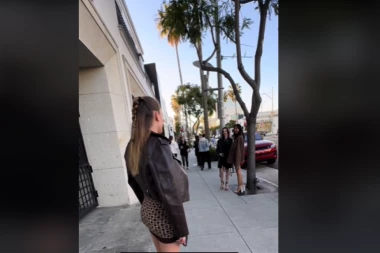FOTOGRAF U LOS ANĐELESU NALETEO NA BOSANKU: Zbog onoga što je primetio na njoj MOLIO da je slika, dva miliona ljudi u TRANSU (VIDEO)