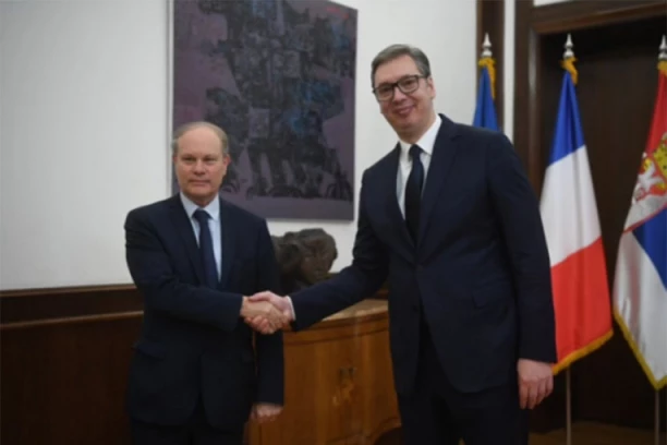 TAČNO U PODNE! Vučić sa Rene Trokazom ima važan susret!