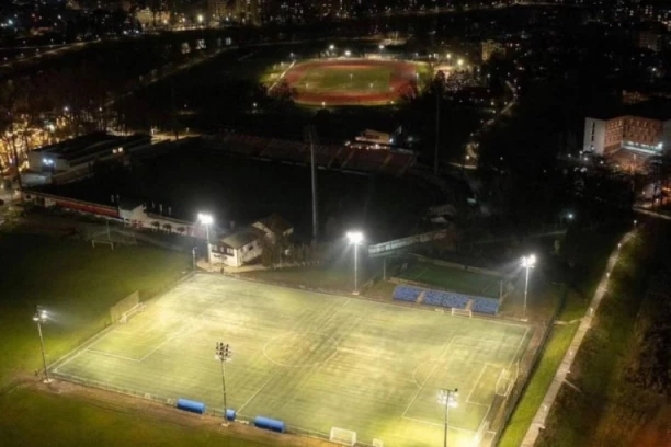 ISPISUJU NOVE STRANICE KLUPSKE ISTORIJE: I to su dočekali - prvi put će odigrati prvenstveni duel pod svetlima reflektora! (FOTO GALERIJA)