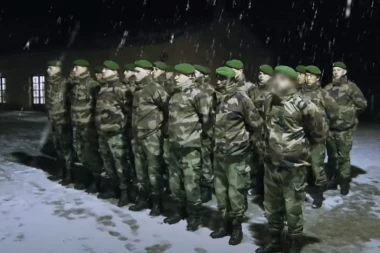 MAKRONOVA RUKA SPASA UKRAJINI: Prvi borci francuske Legije stranaca stigli u Ukrajinu