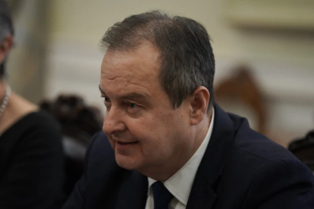 IVICA DAČIĆ POLOŽIO VENAC NA GROB DIMITRIJA TUCOVIĆA: Građanima za Prvi maj poručio OVO (FOTO)