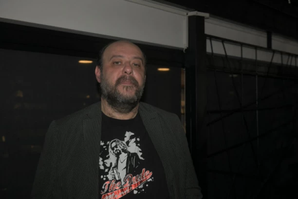 "ILIJA ČVOROVIĆ JE DANAS DRUGI ČOVEK": Ljubomir Bandović progovorio o ulozi u predstavi "Balkanski špijun", pa pomenuo Batu Stojkovića