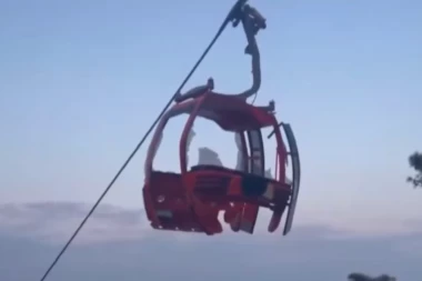 TRAGEDIJA NA POZNATOM SKIJALIŠTU: Kabina žičare udarila u stub, ima poginulih, potresne scene na mestu nesreće (VIDEO)