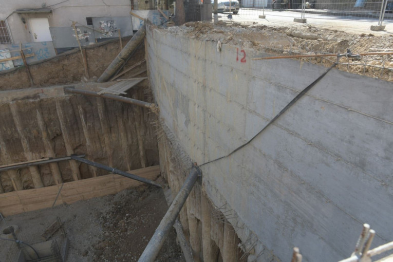 Urušena podzemna garaža