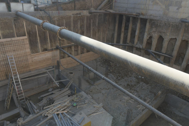 Urušena podzemna garaža