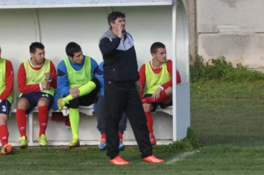 POSLE (NE) OČEKIVANE SMENE NA KLUPI DOBANOVČANA DOKAZANI STRATEG NA MESTU USPEHA: Ivica Šimičić (ni)je “čarobnjak” iz Dobanovaca! (FOTO GALERIJA)