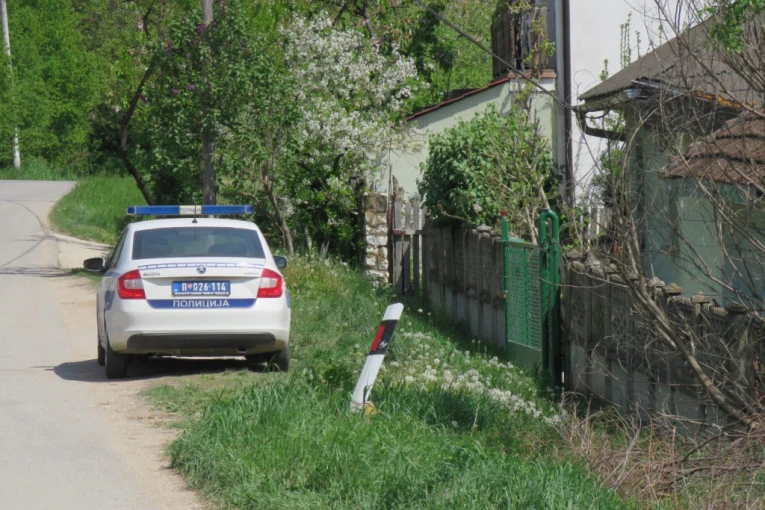 POLICIJA NA NOVOM TRAGU?! Evo šta smo zatekli ispred kuće MAJKE UBICE DANKE ILIĆ! (VIDEO)