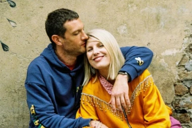 HRVATSKA PEVAČICA RODILA DETE SRBINU, I DALJE TRPI TORTURU: Ne znam kako ću preživeti koliko PSIHOPATA ima!