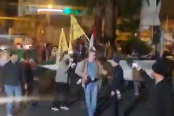 SLAVLJE NA ULICAMA TEHERANA! U prestonici Irana vatromet i masovna okupljanja zbog napada na Izrael! (VIDEO)