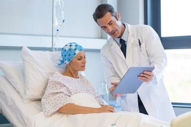 AKO NEKO IZ VAŠE PORODICE OVO SVAKODNEVNO RADI, MOŽDA IMA OPAKI TUMOR: Obratite pažnju jer ih većina ZANEMARI pa bude kasno!