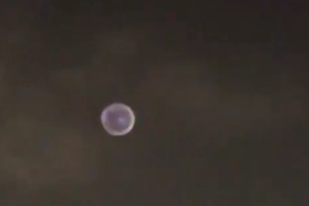 MISTERIOZNI BLJESAK NA NEBU POKRENUO LAVINU KOMENTARA: Da li je Izrael presreo iranski projektil van Zemljine atmosfere? (VIDEO)