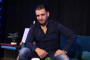 POSETIO JAVNU KUĆU I NOĆ PROVEO SA 12 DEVOJAKA: Darko Lazić ispunio sve svoje FANTAZIJE, pa se probudio u bolovima!