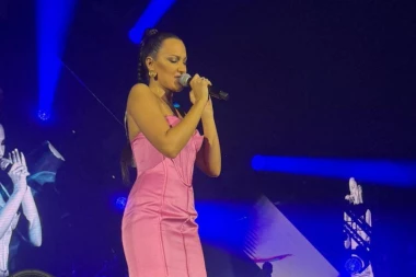 BOSA PRIJA PREVARILA HRVATE: Prekinula koncert, pa ih ŠOKIRALA, odmah krenuli da skandiraju u Rijeci! (VIDEO)