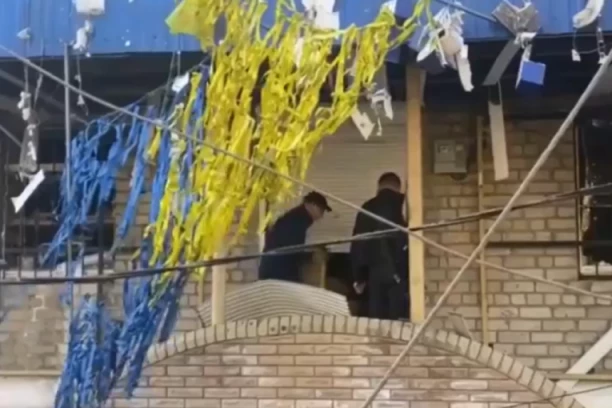 "MAKRON ĆE PASTI U RUPU KOJU POKUŠAVA DA ISKOPA ZA RUSIJU" Pogođena lokacija francuskih plaćenika u Slavjansku?! (VIDEO)