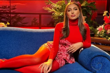 SRCE KAŽE JEDNO, RAZUM DRUGO! Mlada Magdalena Vračić ODUŠEVLJAVA i publiku i kolege! Vredno radi na svojoj karijeri, a VETAR U LEĐA su joj među prvima dali Prija i Sloba Radanović!