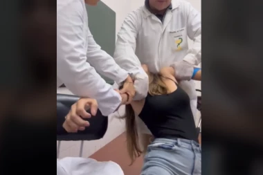 ČIM JE VIDELA OVO, LEKARI SU JE "SKUPLJALI" PO PODU: Devojka se izbezumila, jedva je vratili u život (VIDEO)