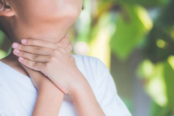 "NE MOGU DA VERUJEM ŠTA SU BOLESNI UMOVI SMISLILI"! Oglasila se hraniteljka dečaka za koga se tvrdilo da se UDAVIO ČEPOM OD SOKA! MALIŠA ŽIV I ZDRAV!