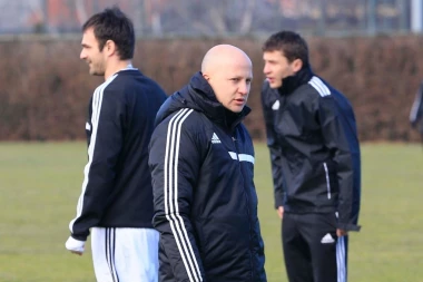 KRAJ SARADNJE: Mladi stručnjak napustio kormilo kluba usred borbe za titulu! Da li je došlo vreme za povratak u Humsku? (ANKETA)