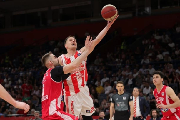 NESTVARNO! POGLEDAJTE KAKO SE CRVENA ZVEZDA VRATILA SA -18 I POVELA PROTIV DERBIJA! Ovo su bile ključne trojke (VIDEO)