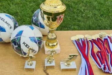 DOŠLO JE VREME DA TROFEJ DOBIJE SVOG VLASNIKA: Veliki derbi odlučuje o osvajaču pehara! Svi putevi vode u Šarlinac!